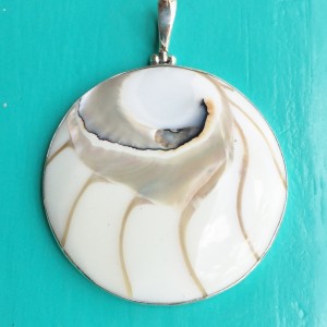 Nautilus Large Round White Pendant