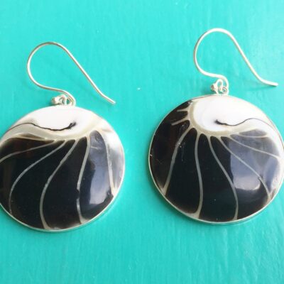 Nautilus round two sided black earrings