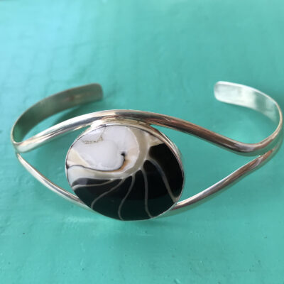 Nautilus Round Black Bangle